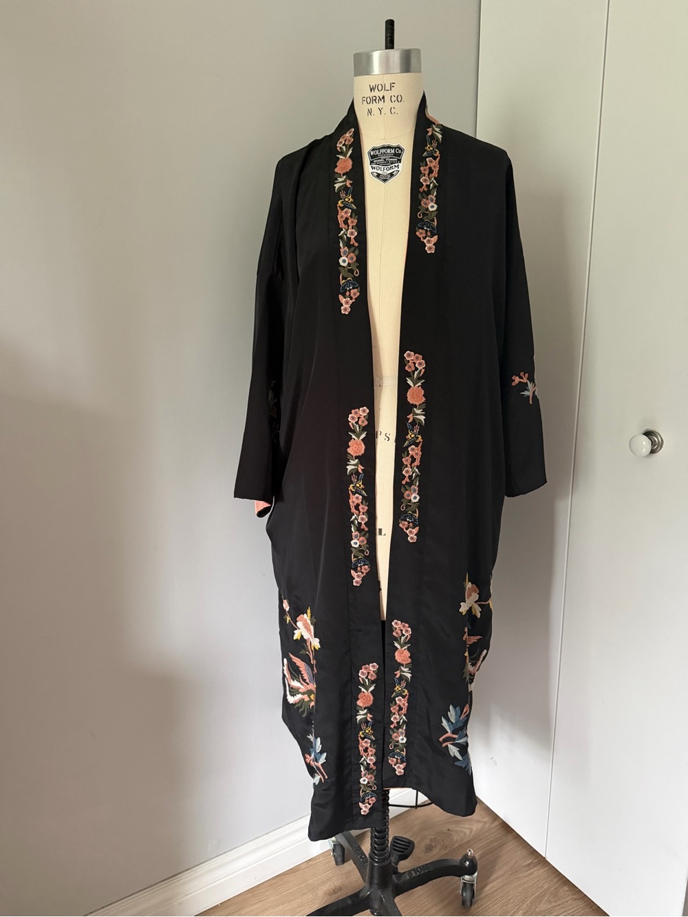 Topshop Black Pink Embroidered Floral Long Kimono Robe Reversible Size 4
